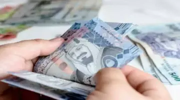 أسعار قياسية: الدينار الكويتي يكتسح الريال السعودي بـ 12.17 ريال… خبراء يعلنون مستويات جديدة لأول مرة!